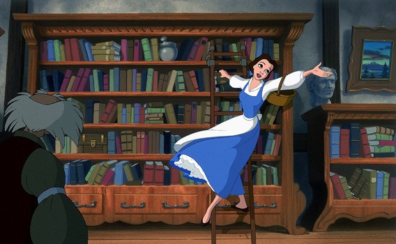 Bela e o livreiro em cena do filme musical de animação A Bela e a Fera (1991)