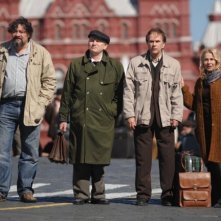 Dmitri Nazarov, Valeriy Barinov, Aleksei Guskov e Miou-Miou in una scena del film Il concerto
