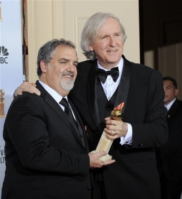 James Cameron con il produttore Jon Landau ai Golden Globes 2010