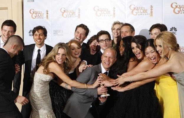 Ryan Murphy con il cast di Glee, miglior Comedy Series ai Golden Globes (2010)