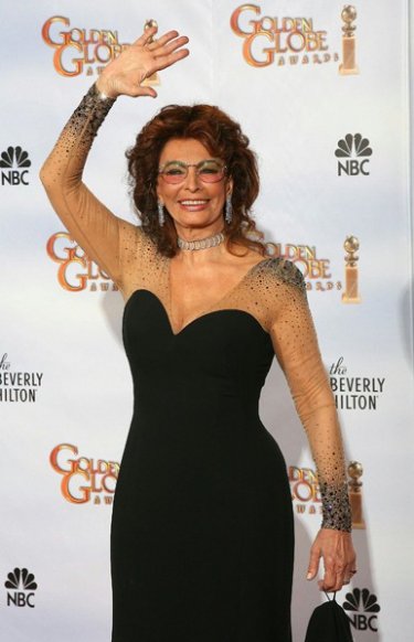 Sophia Loren ai Golden Globes 2010 per consegnare il premio come Miglior Film Straniero