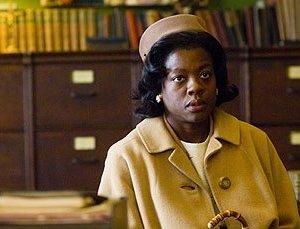 Viola Davis è Mrs. Muller nel film Il dubbio (2008)