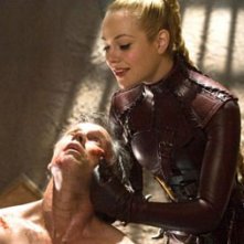 Jessica Marais in un momento dell'episodio intitolato Resurrection della serie tv La Spada della Verità