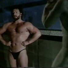 Una sequenza del cult gay Ai cessi in tassì (1981)