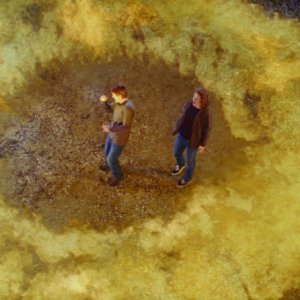 Una scena del film Under the Mountain