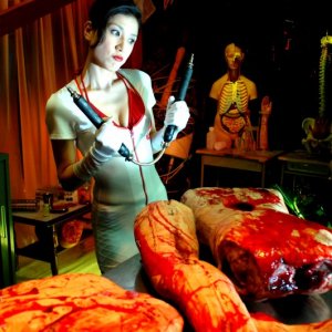 Una scena del film Vampire Girl VS Frankenstein Girl