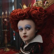 Helena Bonham Carter è la terribile Regina Rossa nel film Alice in Wonderland, diretto da Tim Burton