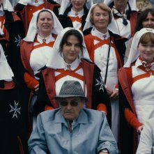 Jacques Pratoussy, Sylvie Testud e Gilette Barbier in una scena del film Lourdes