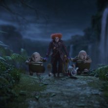 Johnny Depp e Matt Lucas in una sequenza di Alice in Wonderland, diretto da Tim Burton