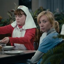 Léa Seydoux e Sylvie Testud in una scena del film Lourdes