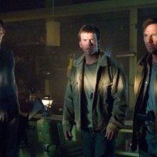 Paul Bettany e Dennis Quaid in una scena del film Legion