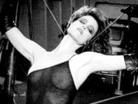 Sigourney Weaver spogliarellista in crisi
