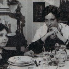 Christian Fassetta a quattro anni sul set di Quasi davvero (episodio Felicità di una madre) accanto a Carla Gravina.