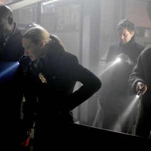 Fringe: Anna Torv, Lance Reddick, John Noble e Joshua Jackson nell'episodio Jacksonville