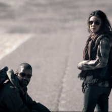 Mila Kunis e Denzel Washington, protagonisti del film Codice Genesi