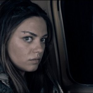 Mila Kunis in una sequenza del film Codice Genesi