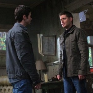 Supernatural: Matt Cohen e Jensen Ackles in un momento dell'episodio Back to the Future II
