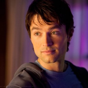 Un primo piano di Carlo Marks nel ruolo di Stephen nell'episodio Warrior di Smallville