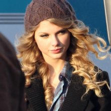 La giovane Taylor Swift sul set di Appuntamento con l'amore