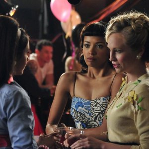 Le tre amiche: Nina Dobrev, Katerina Graham e Candice Accola nell'episodio Unpleasantville di The Vampire Diaries