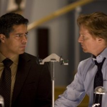 Eric Stoltz ed Esai Morales nel pilot della serie 'Caprica'