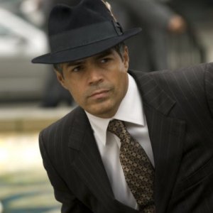 Esai Morales nel pilot della serie 'Caprica'