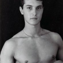 Uno splendido ritratto di Christian Fassetta a torso nudo.