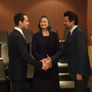 Cherry Jones, Anil Kapoor e Chris Diamantopoulos nella premiere del Day 8 di 24