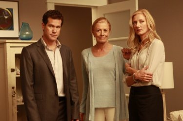 Dylan Walsh, Vanessa Redgrave e Joely Richardson nell'episodio Alexis Stone II di Nip/Tuck