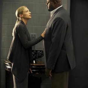 Human Target: la guest star Kristin Lehman con Chi McBride in un momento dell'episodio Run