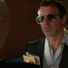 Nip/Tuck: Mini Anden (di spalle) e Julian McMahon nell'episodio Willow Banks