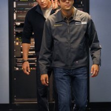 Capitan Fenomeno (Ryan McPartline) e Chuck (Zachary Levi) in un momento dell'episodio Chuck Vs. Operation Awesome