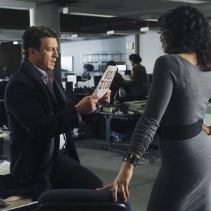 Castle: Nathan Fillion e Siena Goines nell'episodio The Third Man