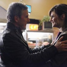 Castle: Scott Paulin e Stana Katic in una scena dell'episodio Sucker Punch