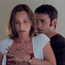 Kristin Scott Thomas e Sergi López in una scena de L'amante inglese