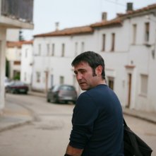 Sergi López in una scena del film L'amante inglese
