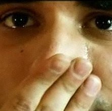 Un primissimo piano di Ferdi, vincitore del Grande Fratello 9