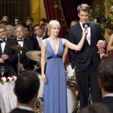Beth (Kristen Bell) e Nick (Josh Duhamel) al matrimonio in una scena del film La fontana dell'amore