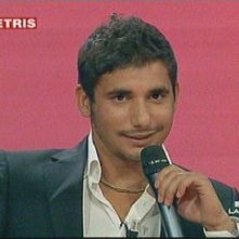 Ferdi Berisa durante una puntata di Tetris