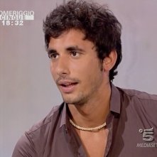 Ferdi Berisa in tv durante una puntata di Pomeriggio Cinque