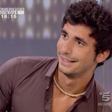 Ferdi Berisa sorridente durante una puntata di Pomeriggio Cinque