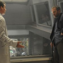 Hugh Laurie e Robert Sean Leonard in una scena di Wilson dalla sesta stagione di Dr. House: Medical Division