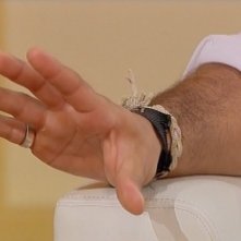 I braccialetti di Ferdi mostrati durante una puntata di Verissimo