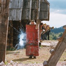 Un'immagine esilarante tratta dall'ultimo film di Kusturica, Promettilo!