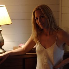 May (Maria Bello) in una sequenza del film The Yellow Handkerchief