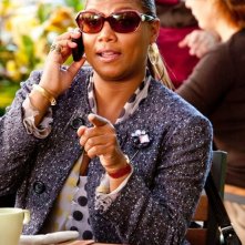 Queen Latifah interpreta Erin Patusi in una scena del film Valentine's Day