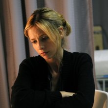 Veronika (Sarah Michelle Gellar) assorta nei propri pensieri nel film Veronika Decides to Die