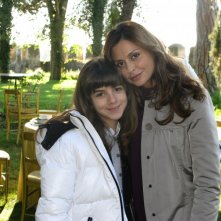 Dal set de I Cesaroni 4: Angelica Cinquantini con Elda Alvigini.