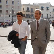 Ennio Fantastichini e Riccardo Scamarcio in una scena del film Mine vaganti
