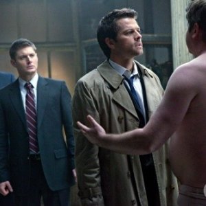Supernatural: Jared Padalecki, Jensen Ackles, Misha Collins e Lex Medlin nell'episodio My Bloody Valentine